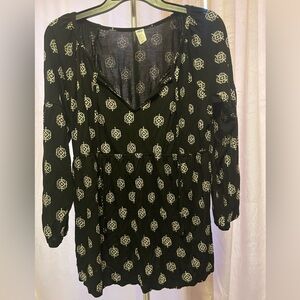 Old Navy Maternity Black and Cream Patterned Blouse